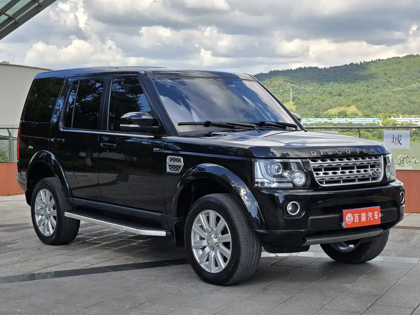 Land Rover Discovery 2015 3.0 SDV6 HSE Diesel фото 3