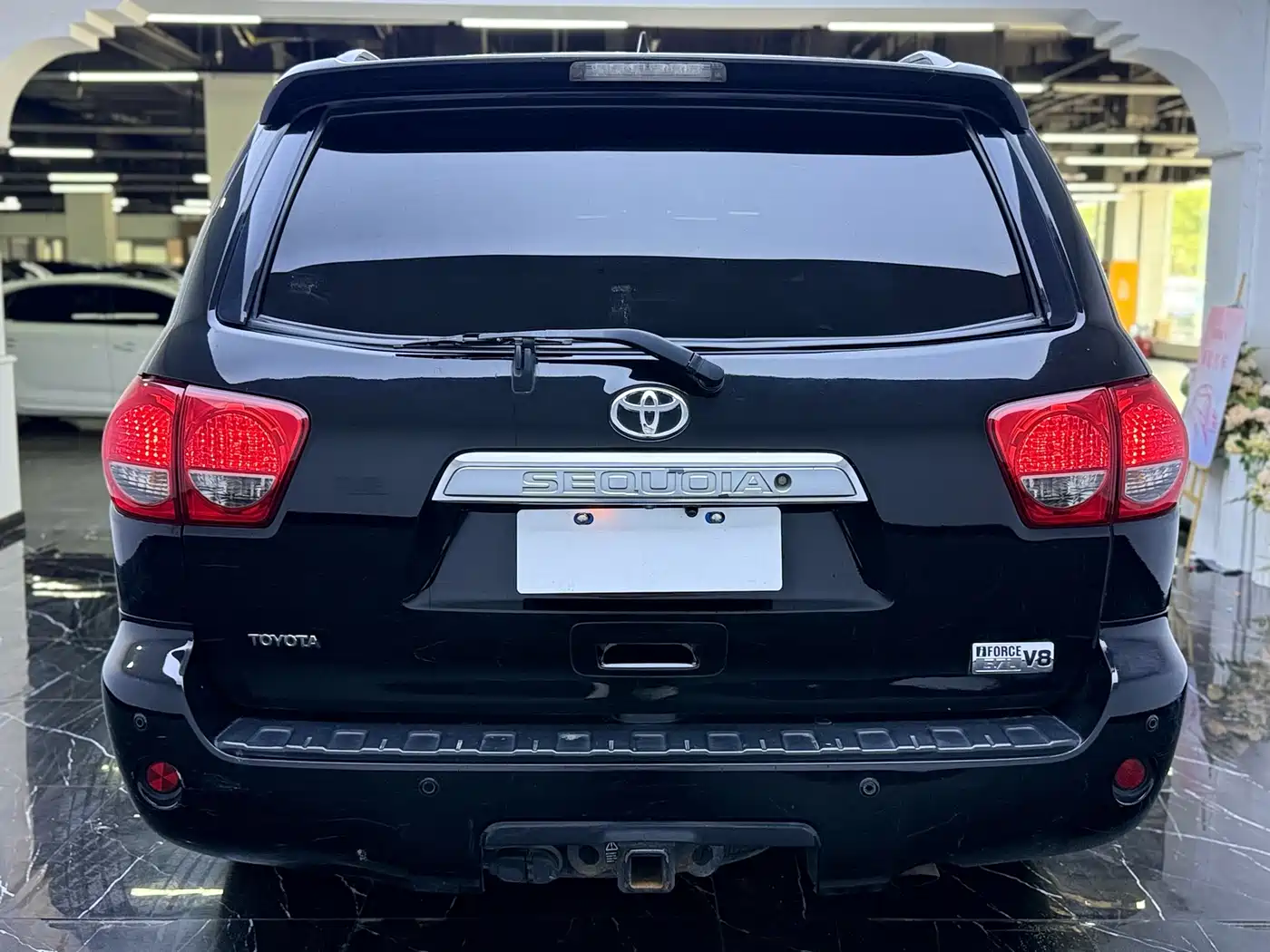 Toyota Sequoia 2010 5.7 Platinum Edition фото 20