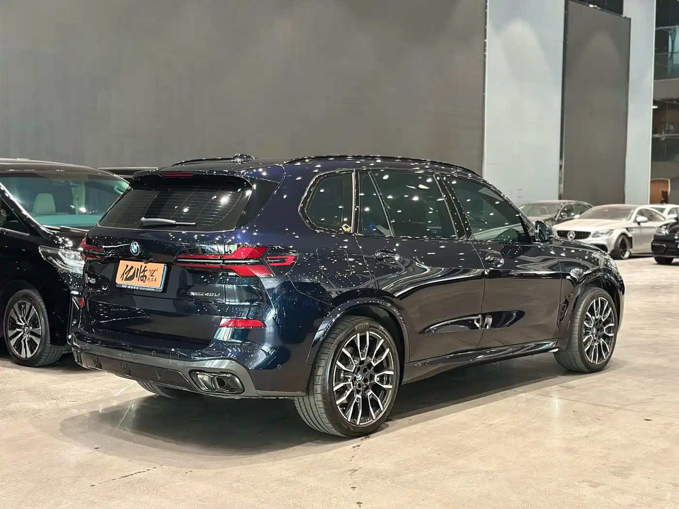 BMW X5 2023 xDrive 40Li M Sport Black Night Package фото 14