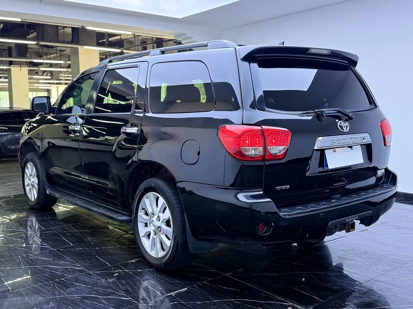 Toyota Sequoia 2010 5.7 Platinum Edition фото 19