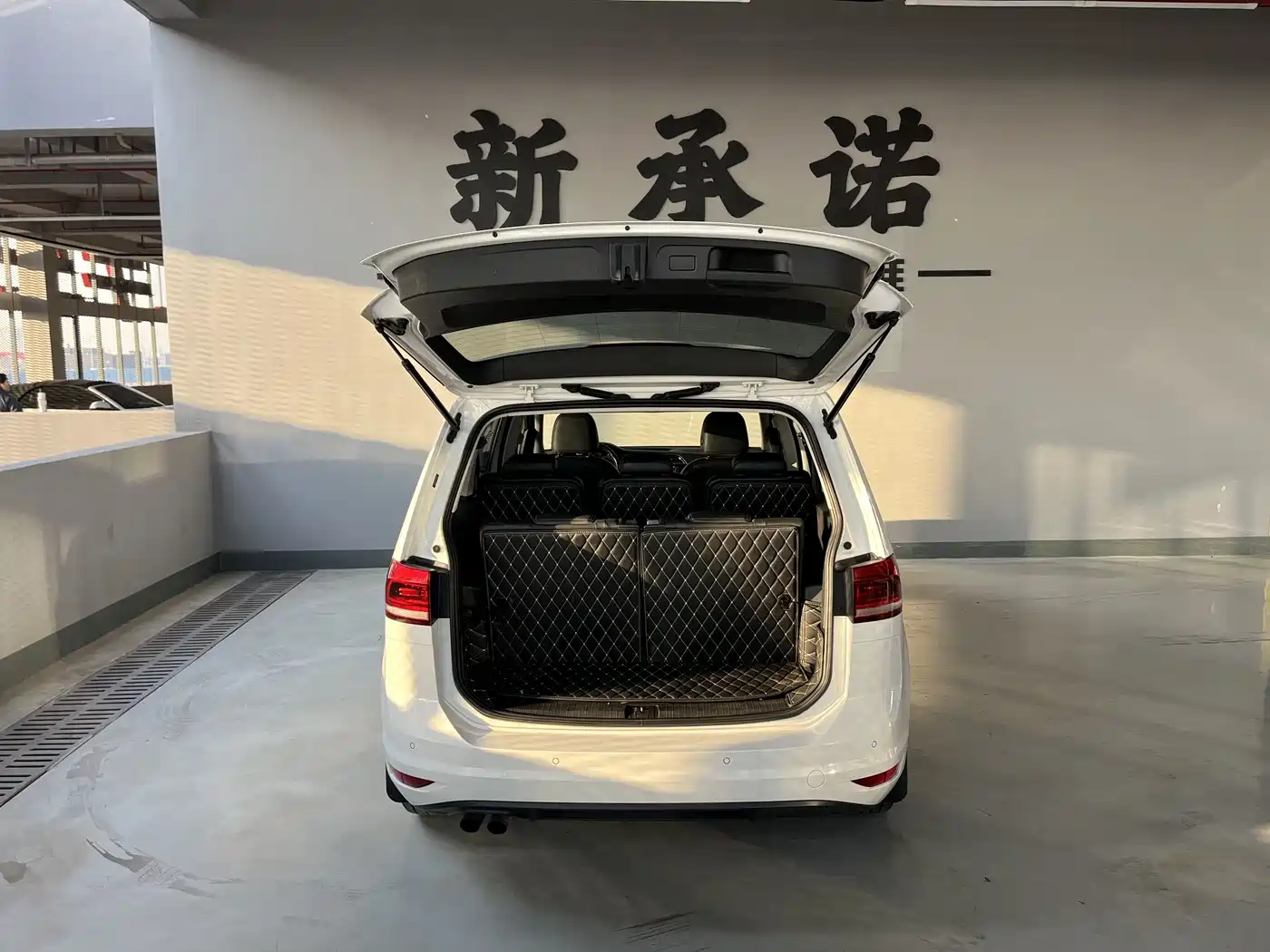 Volkswagen Touran 2018 Touran L 280TSI DSG Elegance 7-seater фото 10