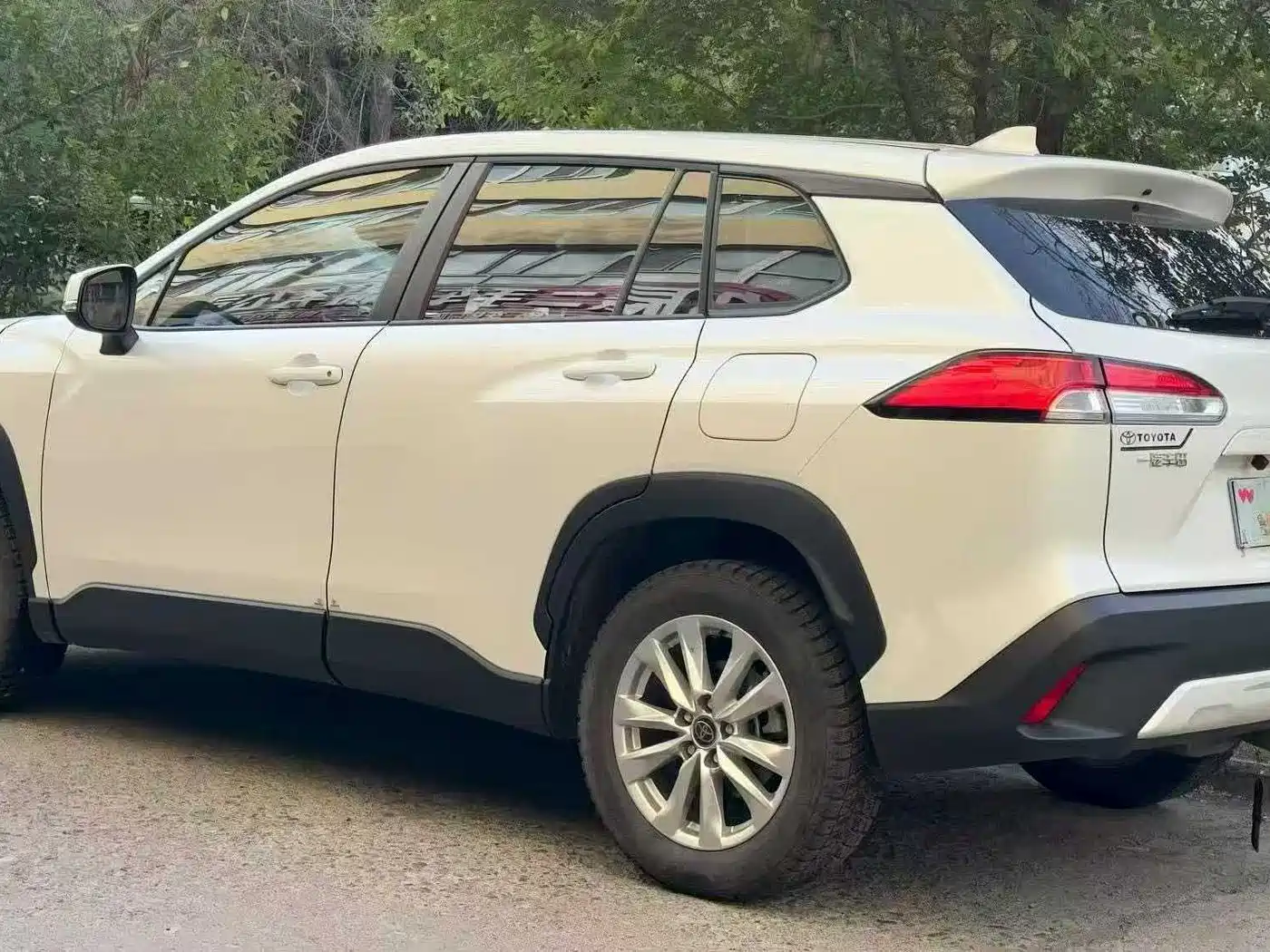 Toyota Corolla Cross 2024 Model 2.0L Pioneer Edition фото 9