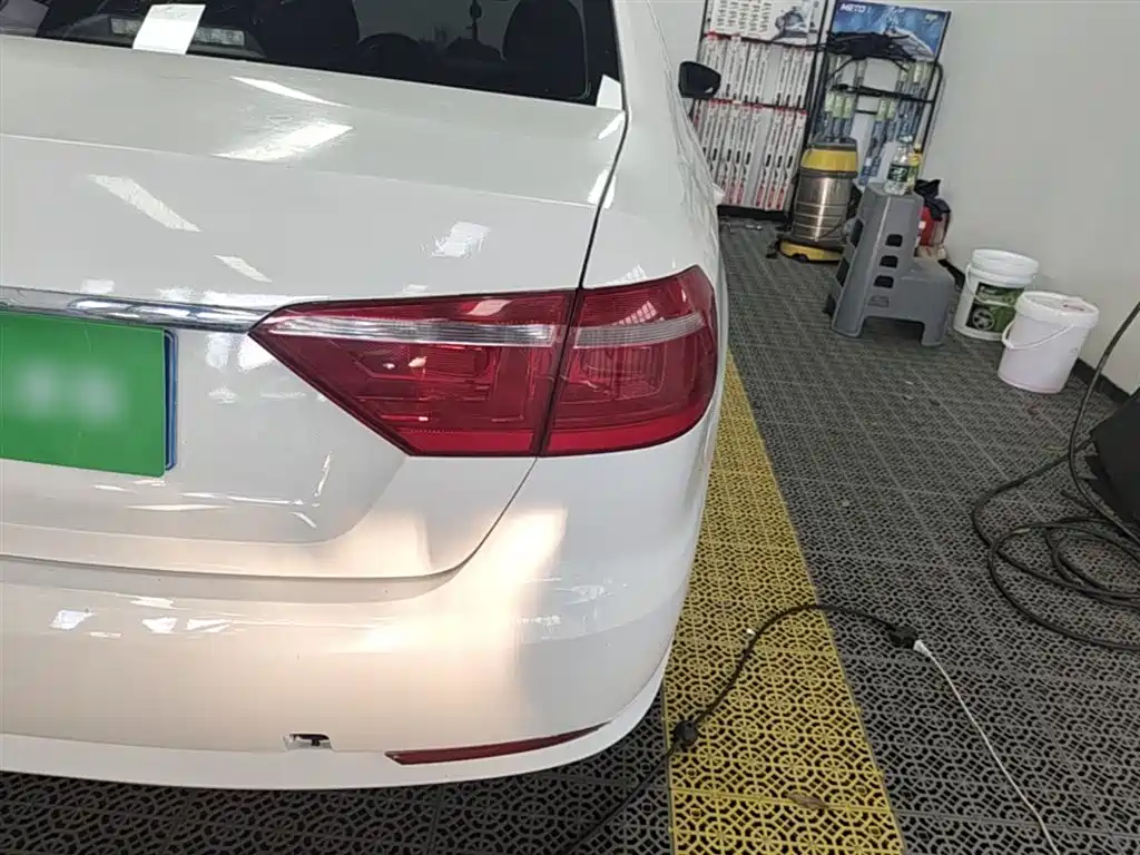 Volkswagen Lavida 2015 1.6L Automatic Trend Edition фото 8