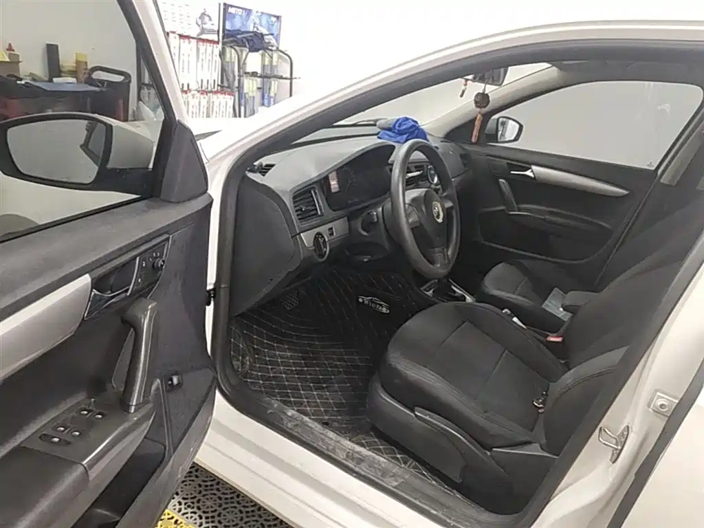 Volkswagen Lavida 2015 1.6L Automatic Trend Edition фото 16