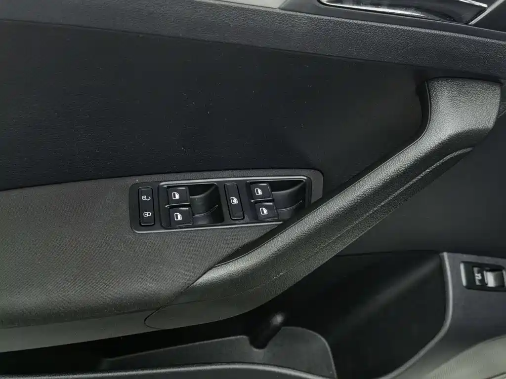 Photo 9 - Volkswagen Jetta
