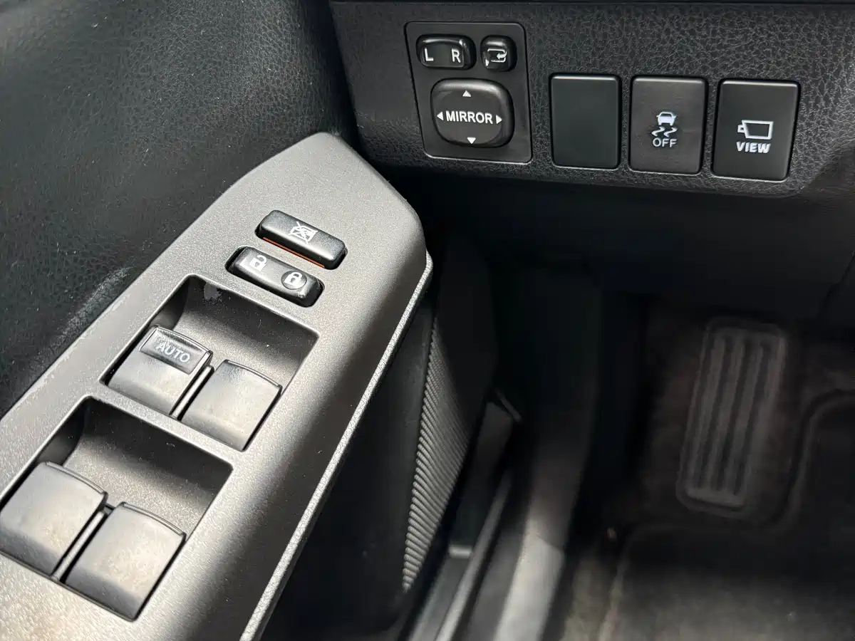 Toyota RAV4 Rongfang 2016 2.5L Automatic 4WD Elite фото 14