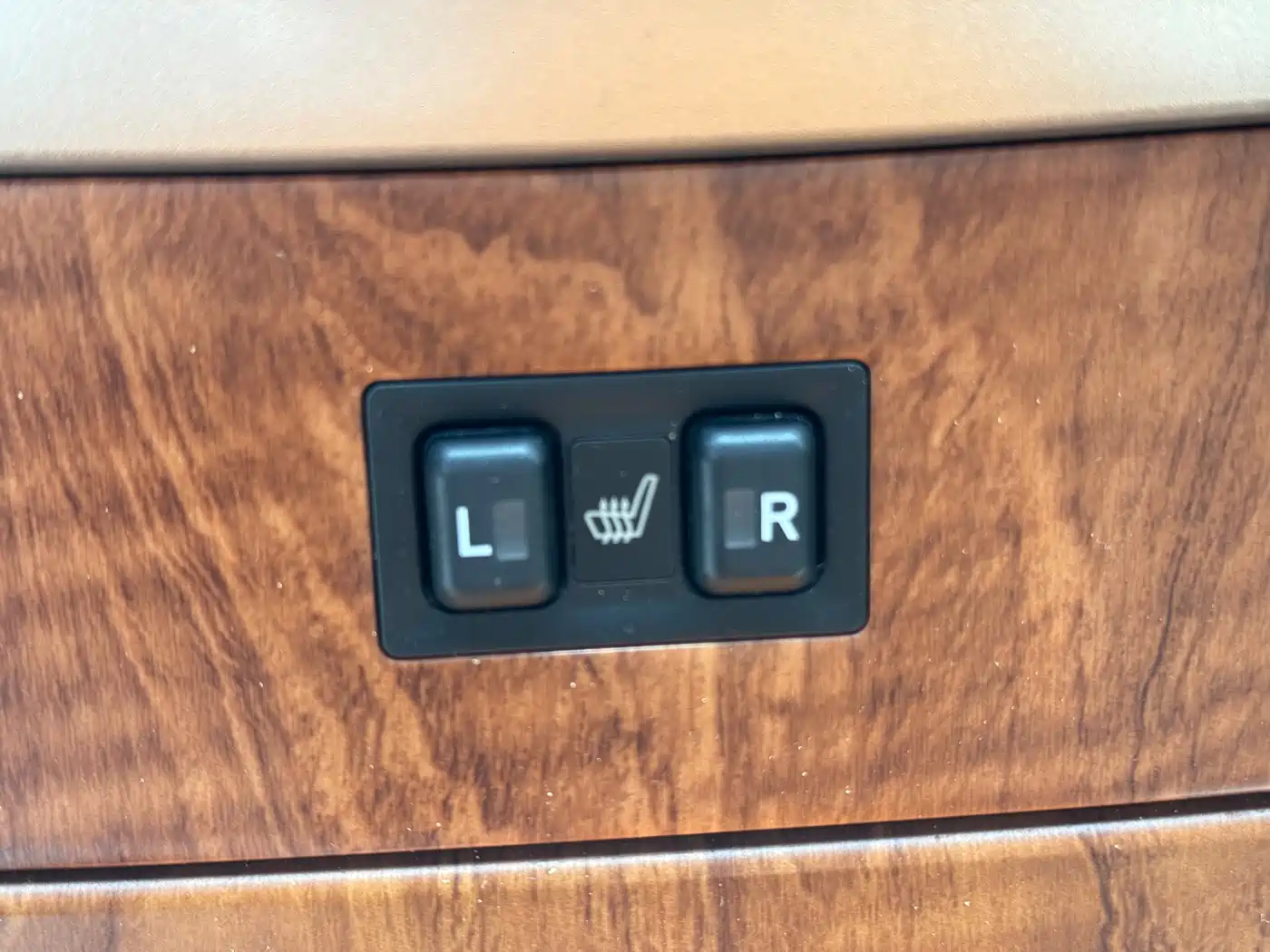 Toyota Camry 2011 240G Classic Anniversary Edition фото 19