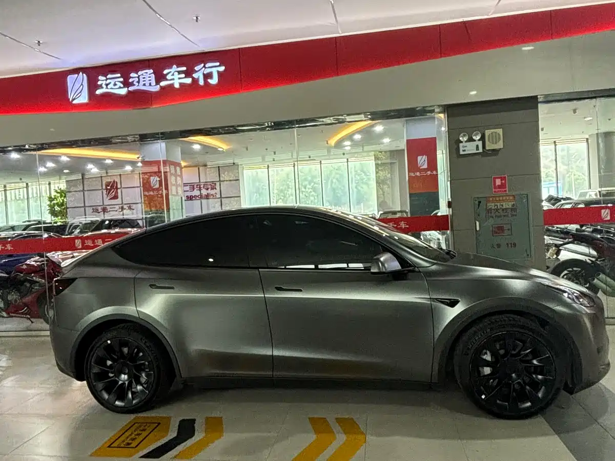 TESLA MODEL Y