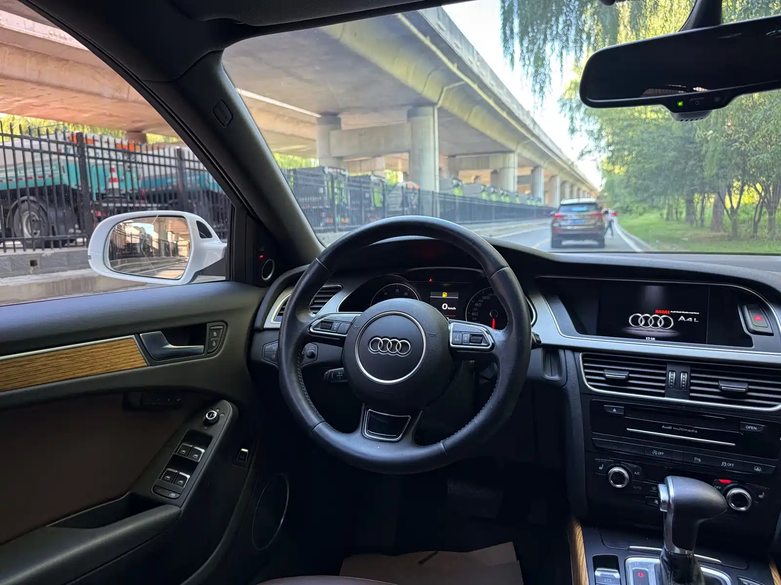 Фото 9 - Audi A4L