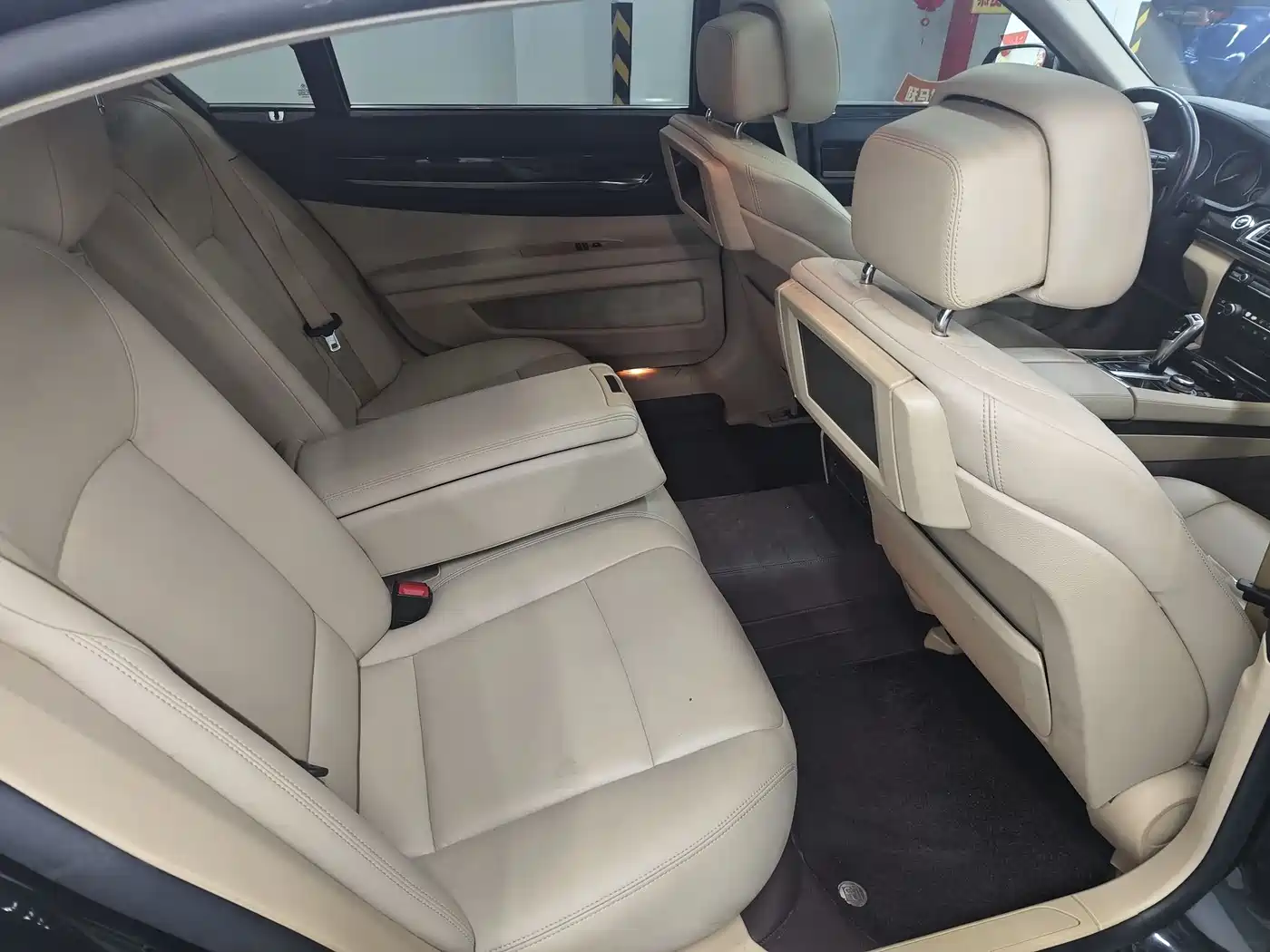 BMW 7 Series 2009 730Li Leading фото 7