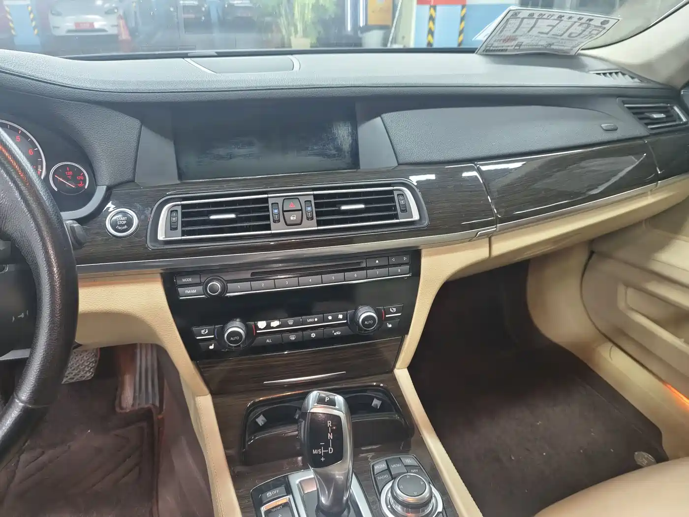 BMW 7 Series 2009 730Li Leading фото 10