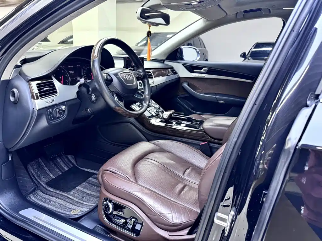 Photo 9 - Audi A8
