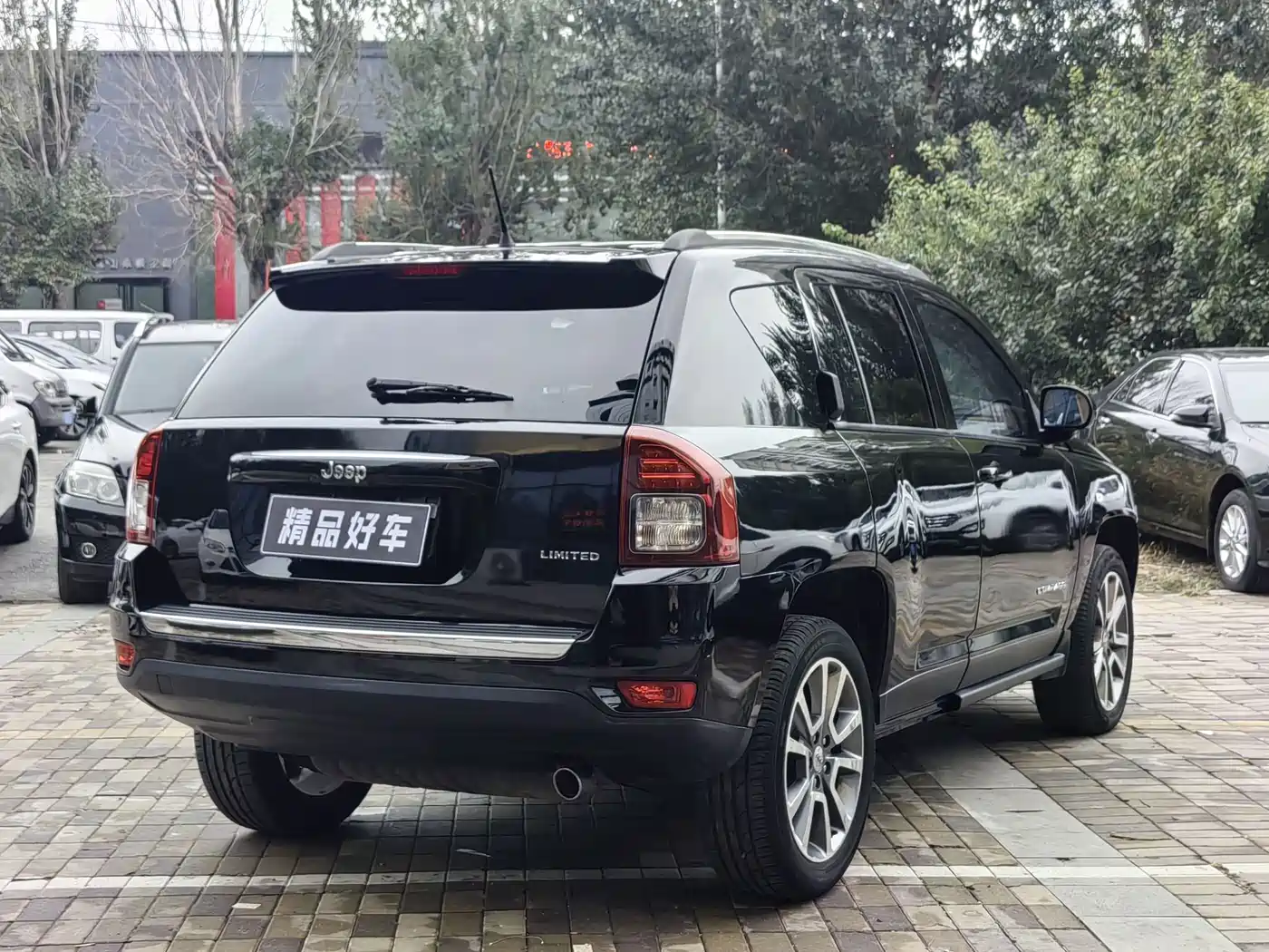 Photo 4 - Jeep Compass (Import)