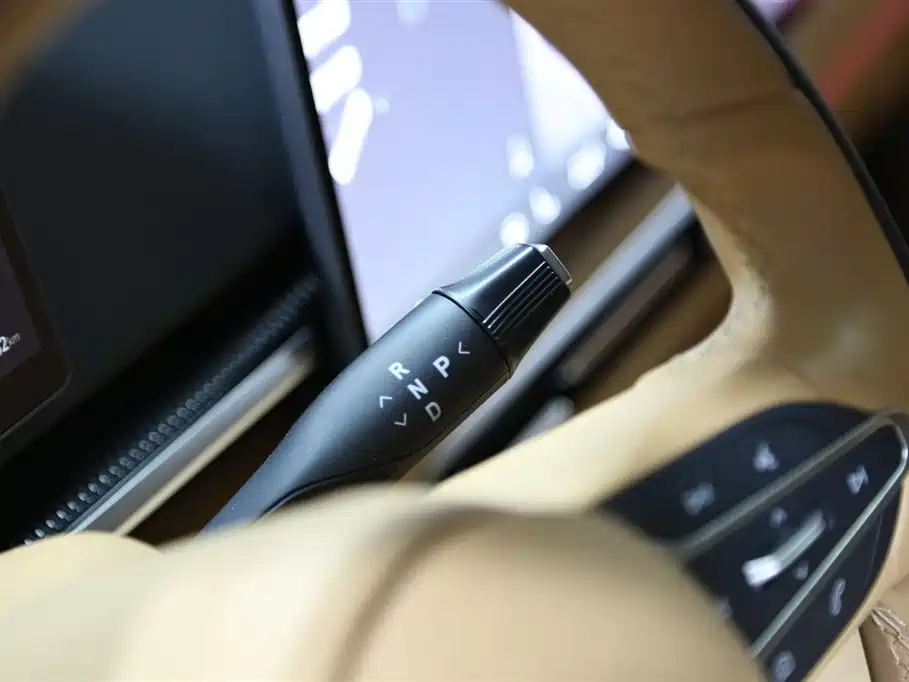 Voyah Auto Voyah Dreamer 2025 Model PHEV 4WD Premium QianKun Edition фото 8