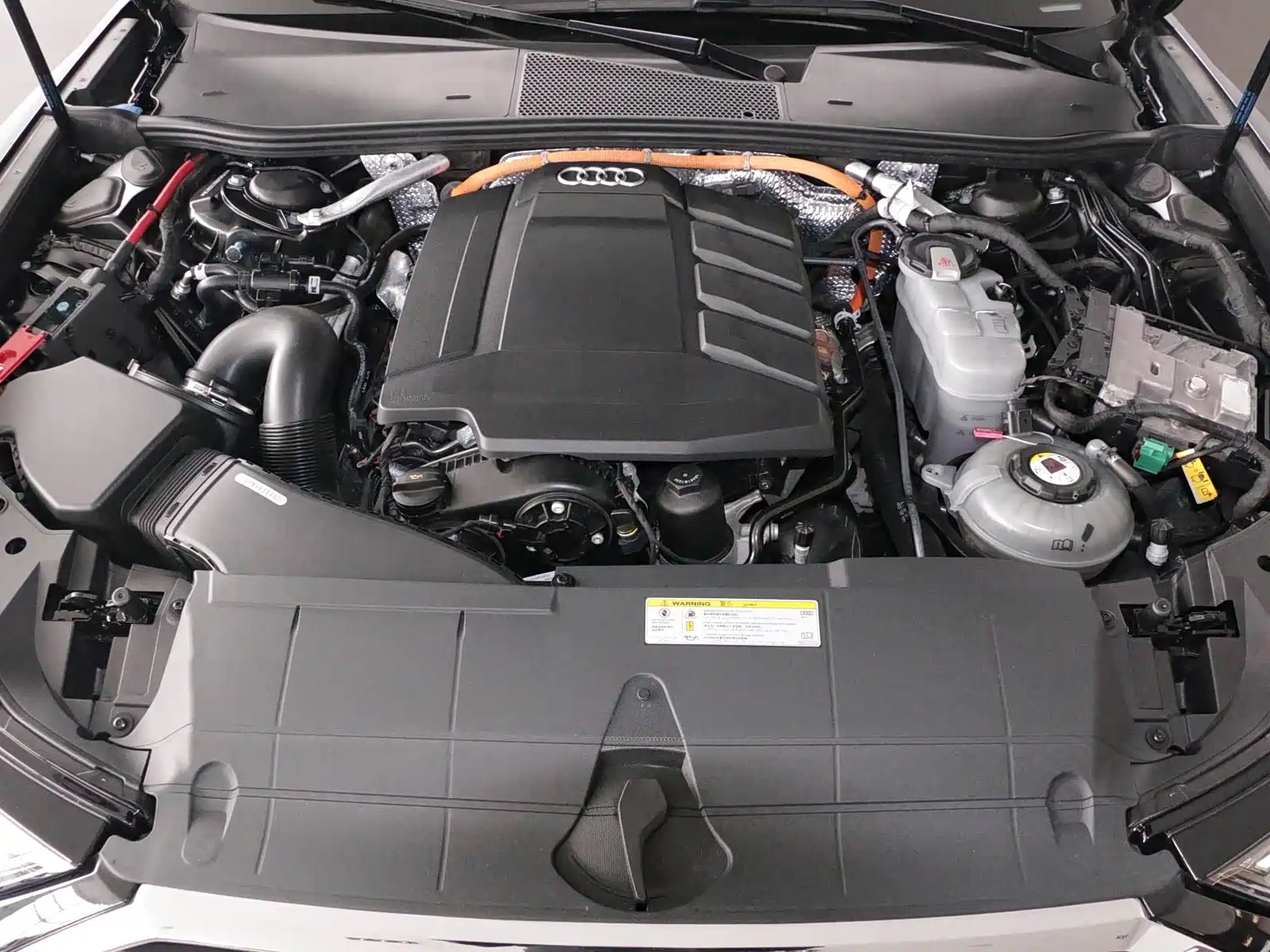 Фото 9 - Audi A6L New Energy