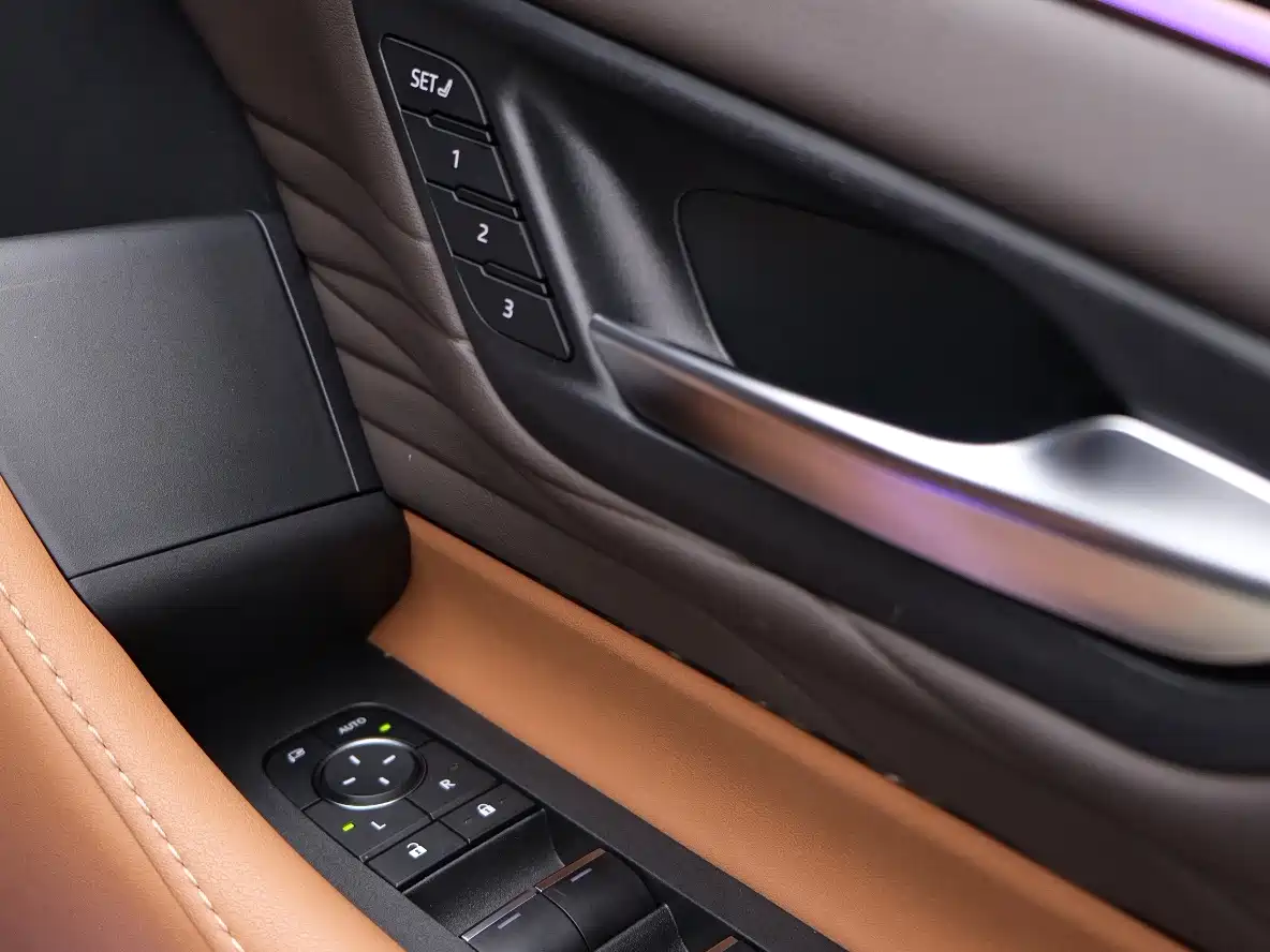 Toyota Vellfire 2025 Crown Hybrid 2.5L Ink Gold Executive Edition фото 13