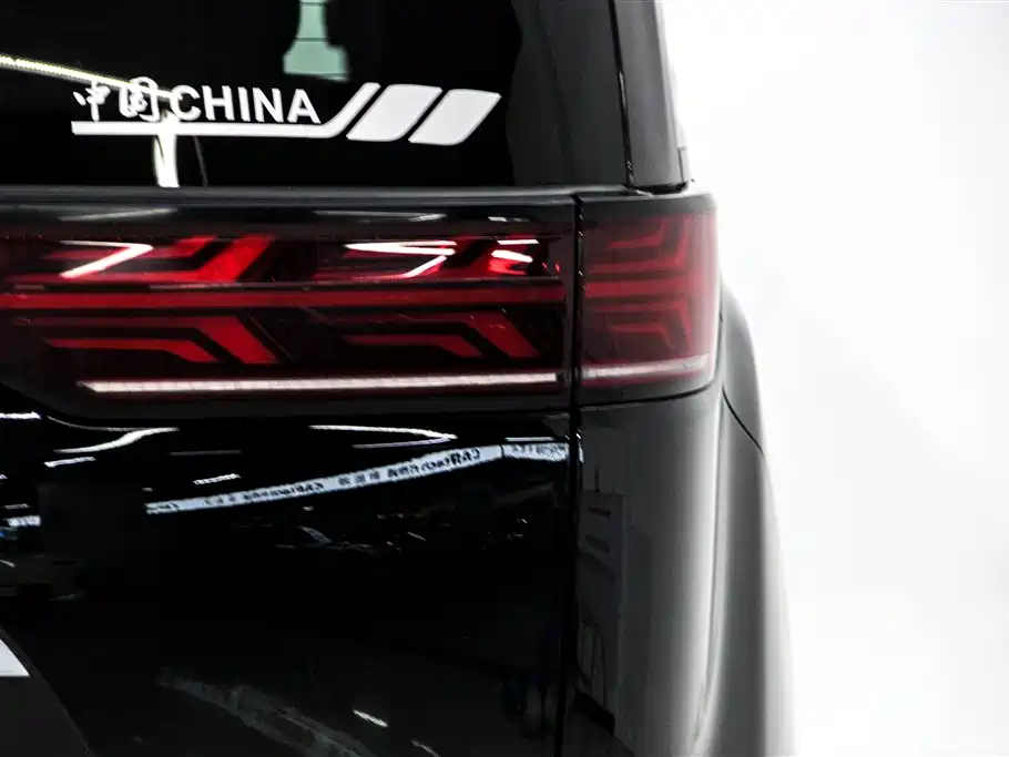 Denza D9 2024 DM-i 980 AWD Premium фото 11