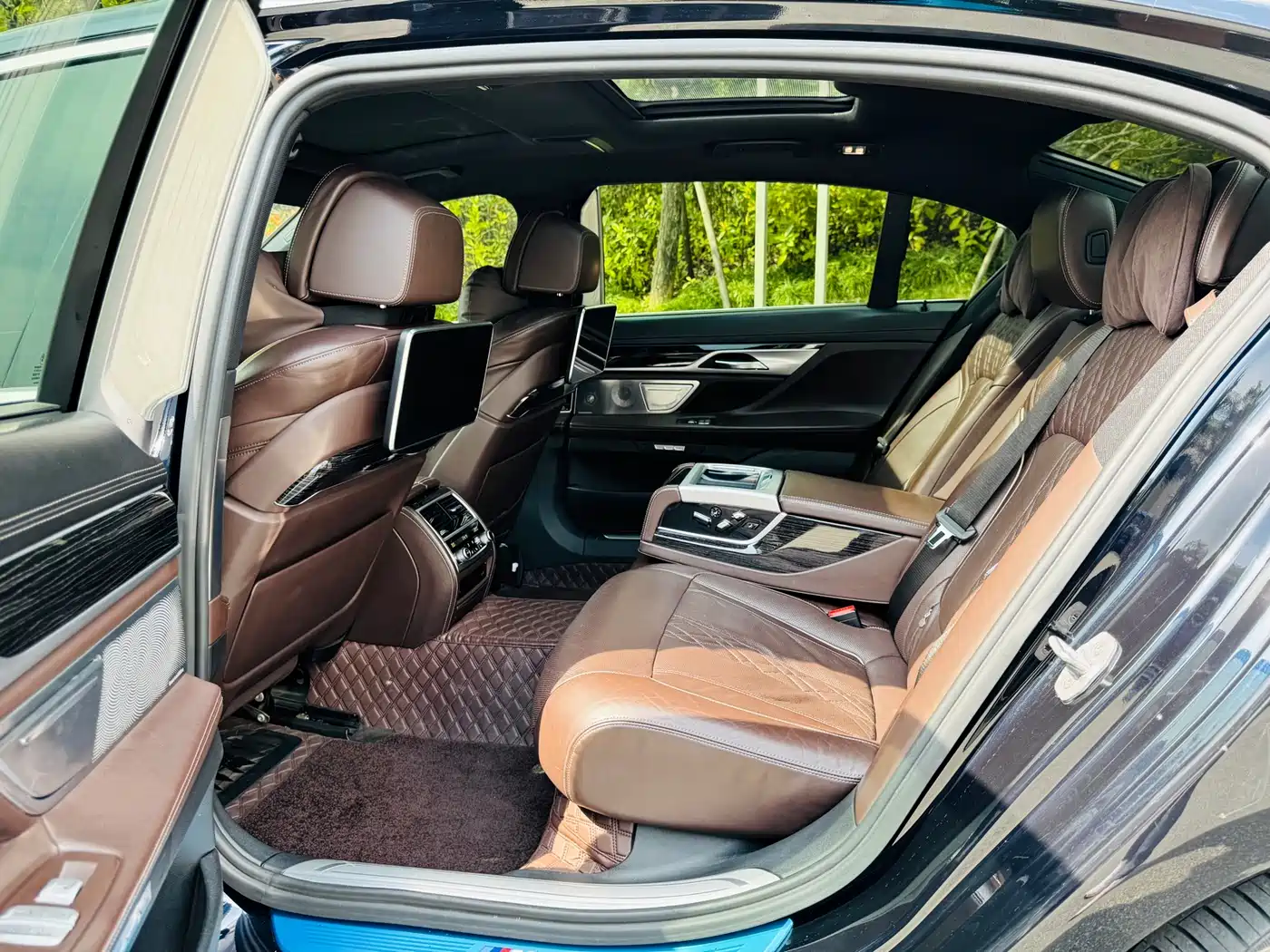 BMW 7 Series 2016 730Li Luxury фото 9