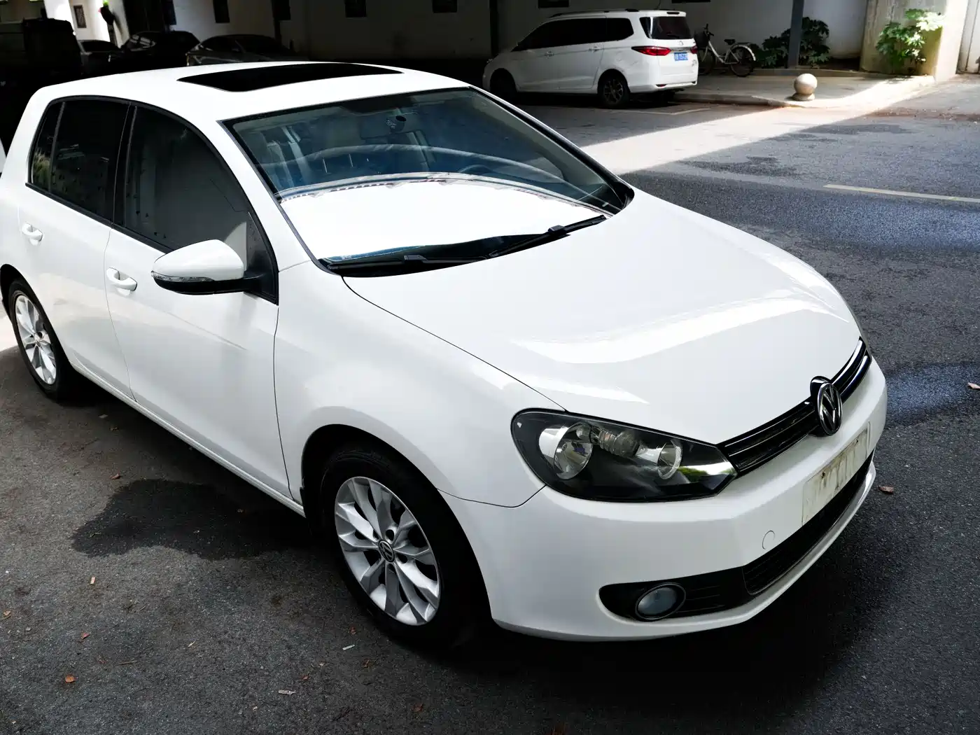 Volkswagen Golf 2011 Model 1.6 Automatic Comfort фото 6