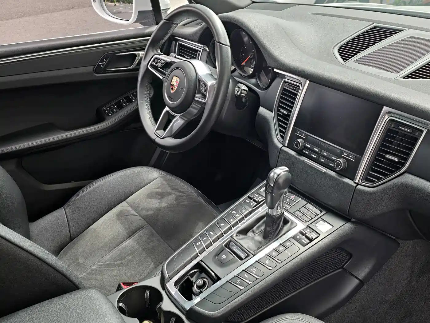 Porsche Macan 2017 Macan 2.0T фото 11