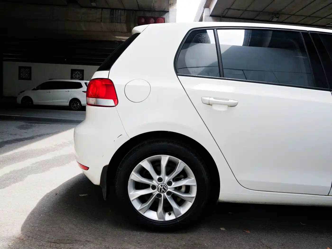 Volkswagen Golf 2011 Model 1.6 Automatic Comfort фото 5