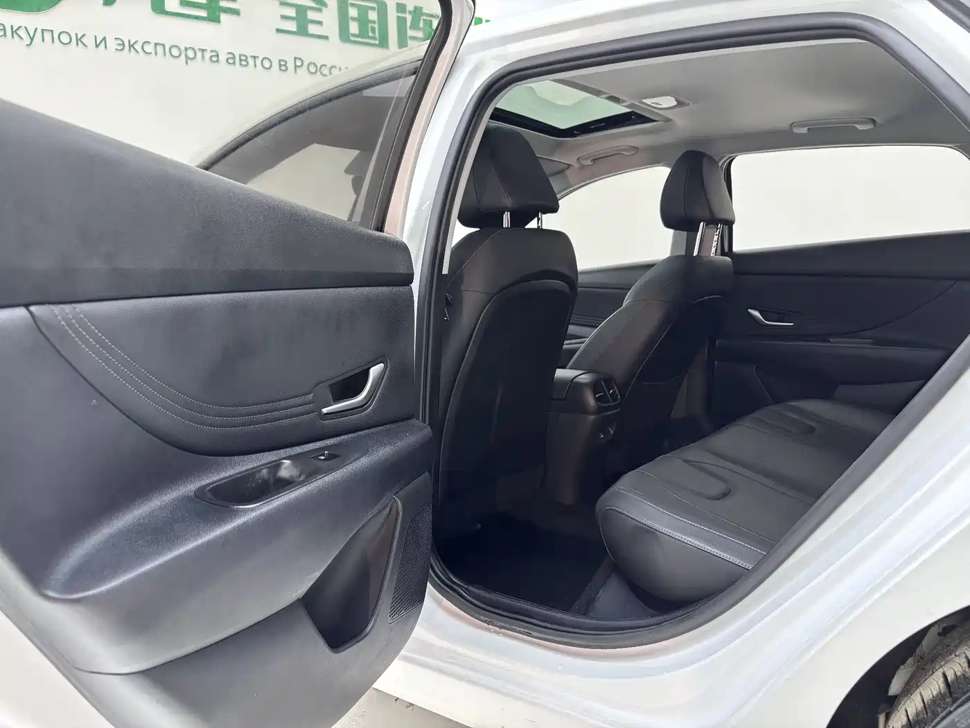 Hyundai Elantra 2022 1.5L CVT LUX Premium Edition фото 20