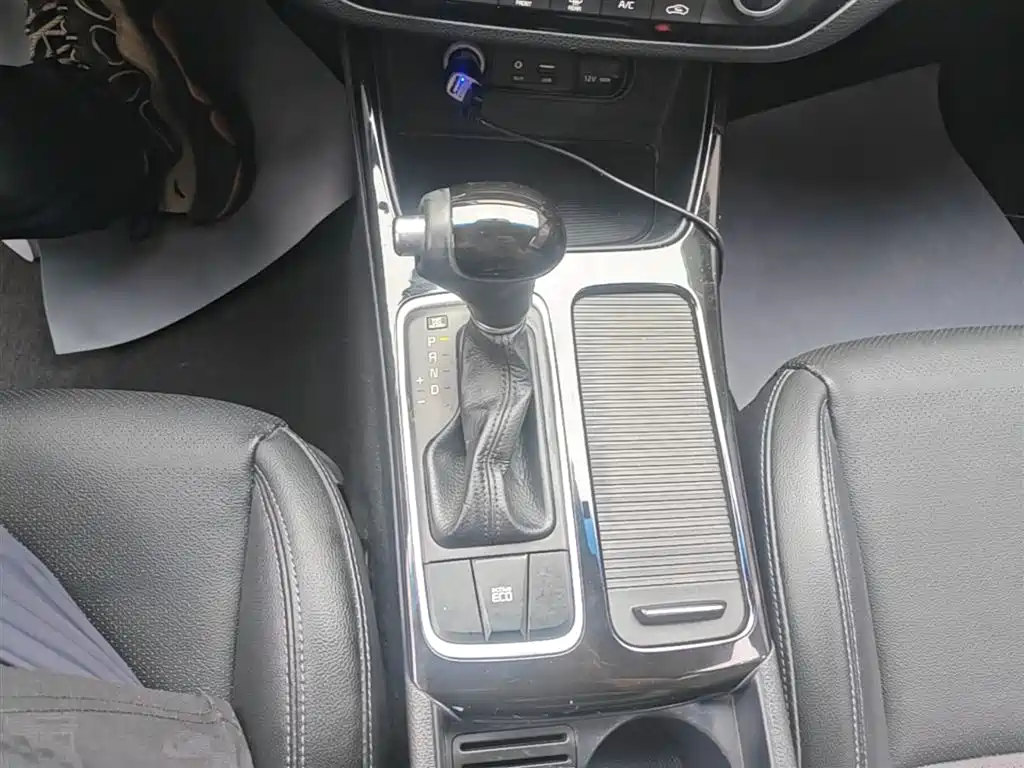 Kia K4 2014 1.8L Automatic DLX фото 14