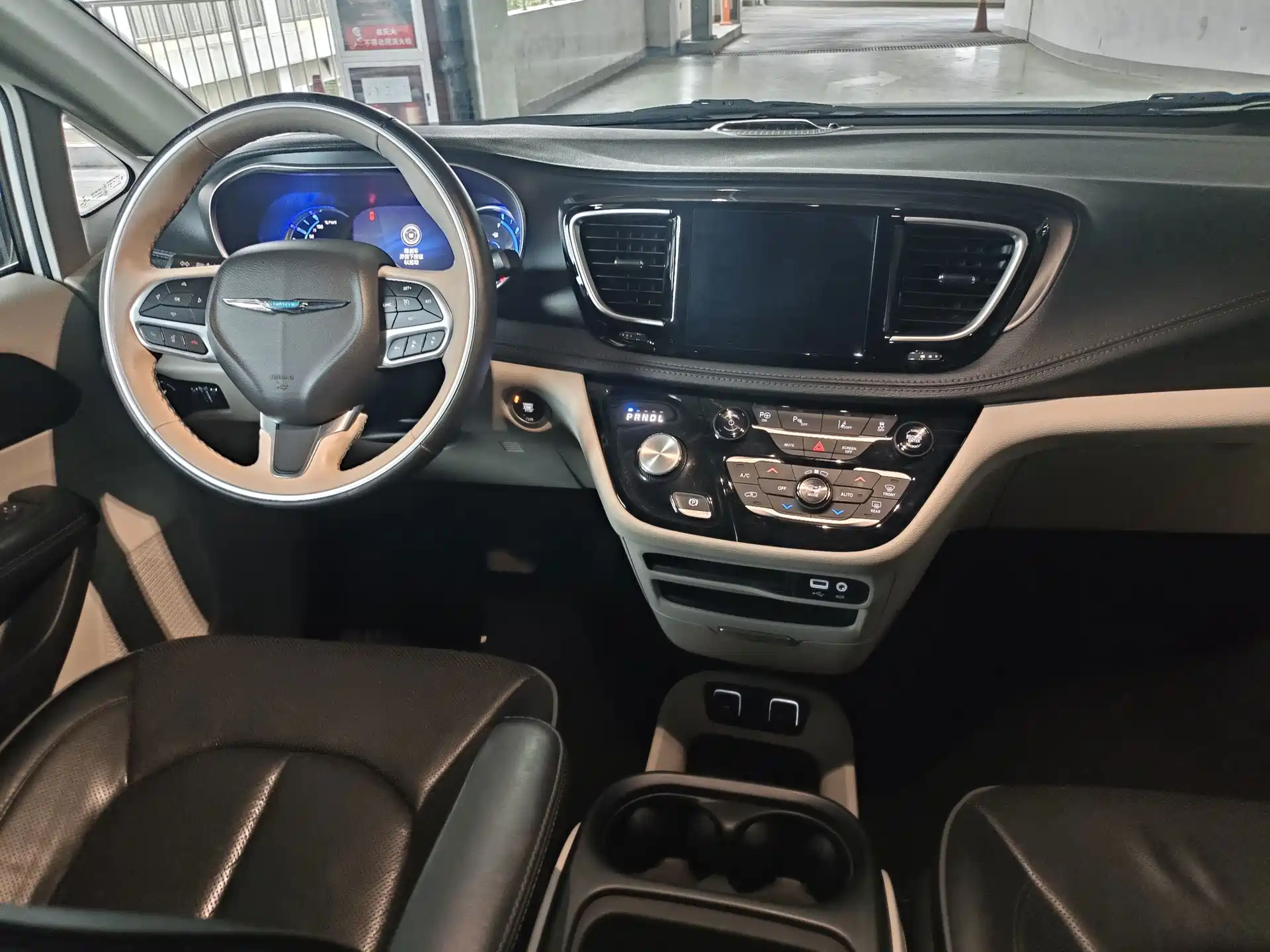 Фото 10 - Chrysler Pacifica PHEV