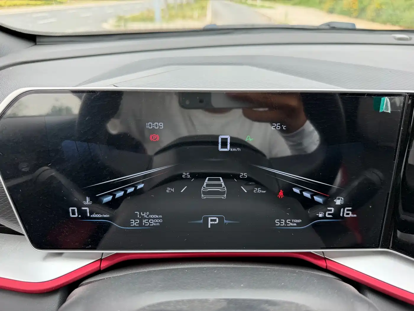 Фото 25 - Geely Binyue