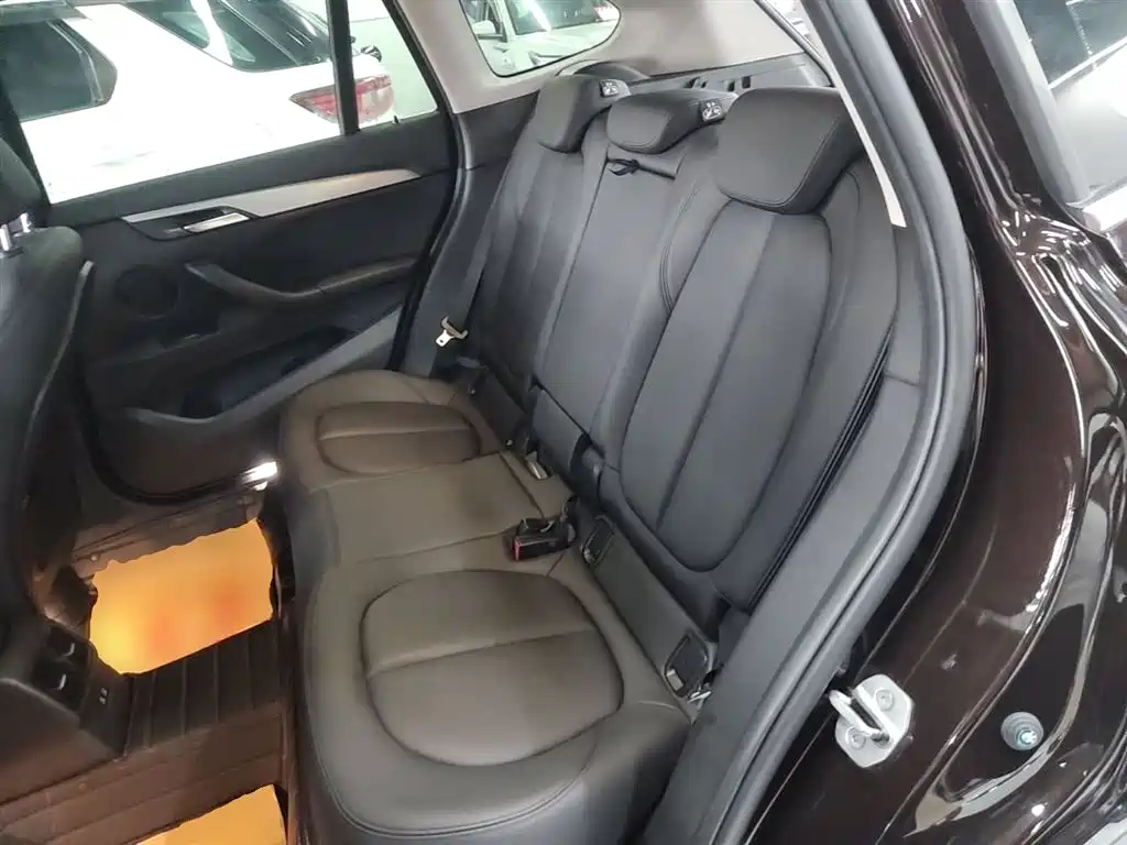 BMW X1 2019 sDrive20Li Leading Model фото 17