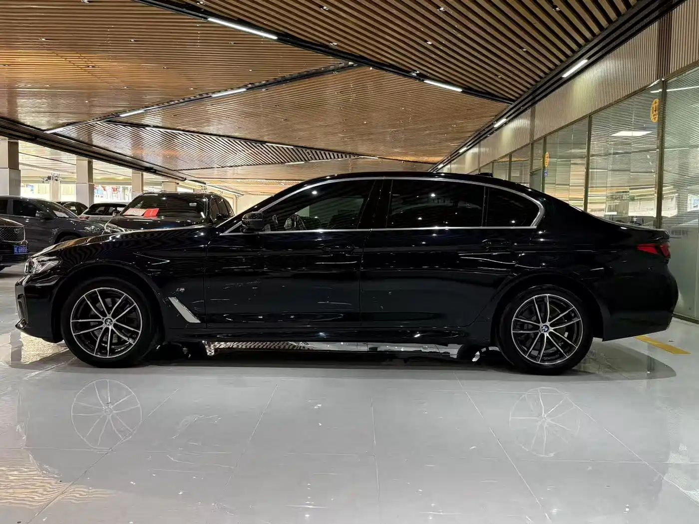 BMW 5 Series 2022 525Li M Sport Package фото 9