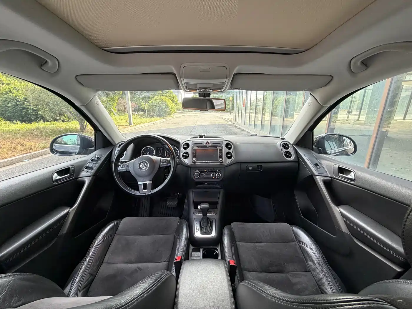 Volkswagen Tiguan 2010 2.0TSI Automatic AWD Flagship Navigation фото 6