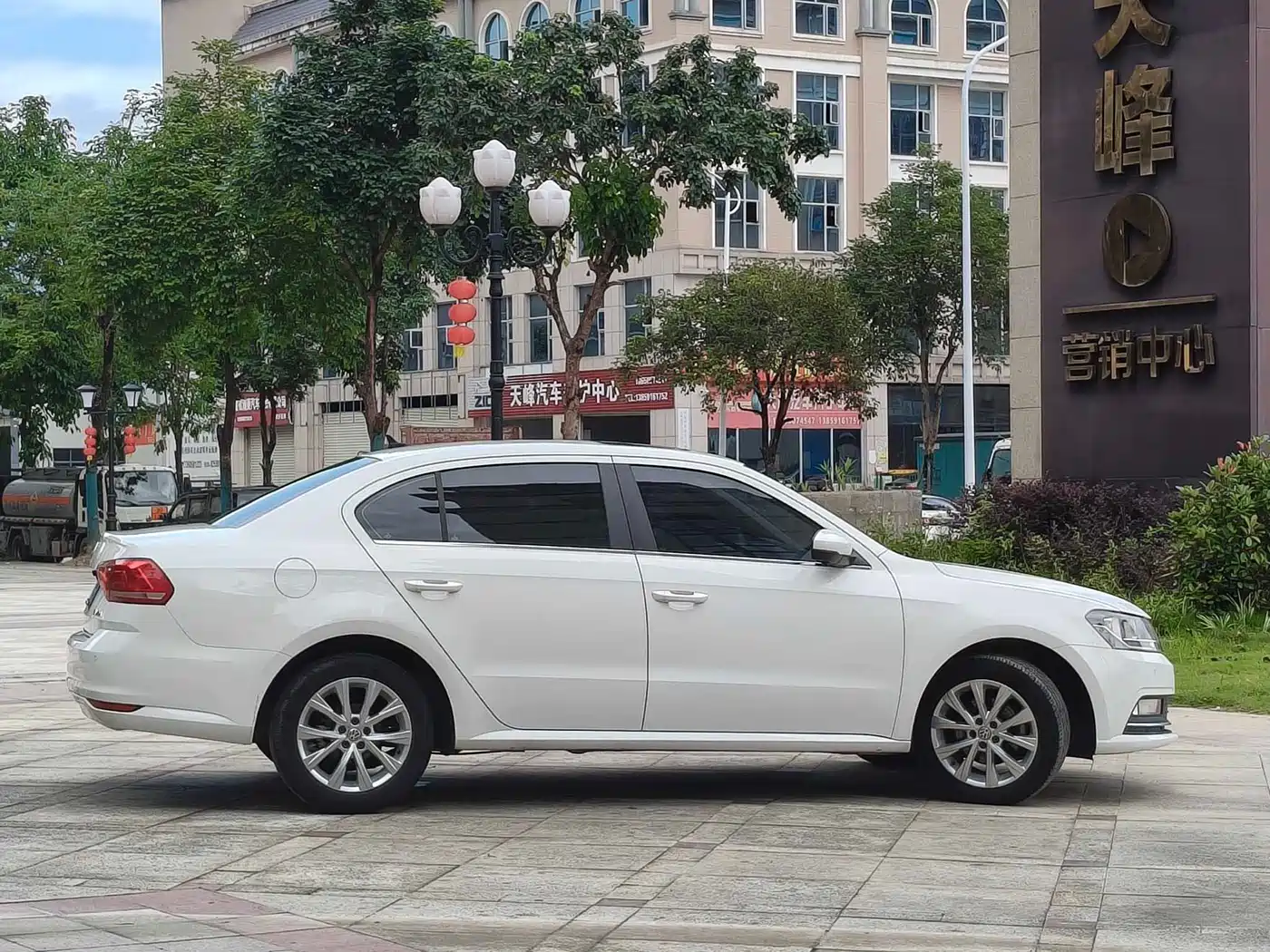 Volkswagen Lavida 2017 1.6L Automatic Comfort Edition фото 7