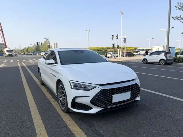 BYD Han DM-i, Чемпион, 121KM, Престиж