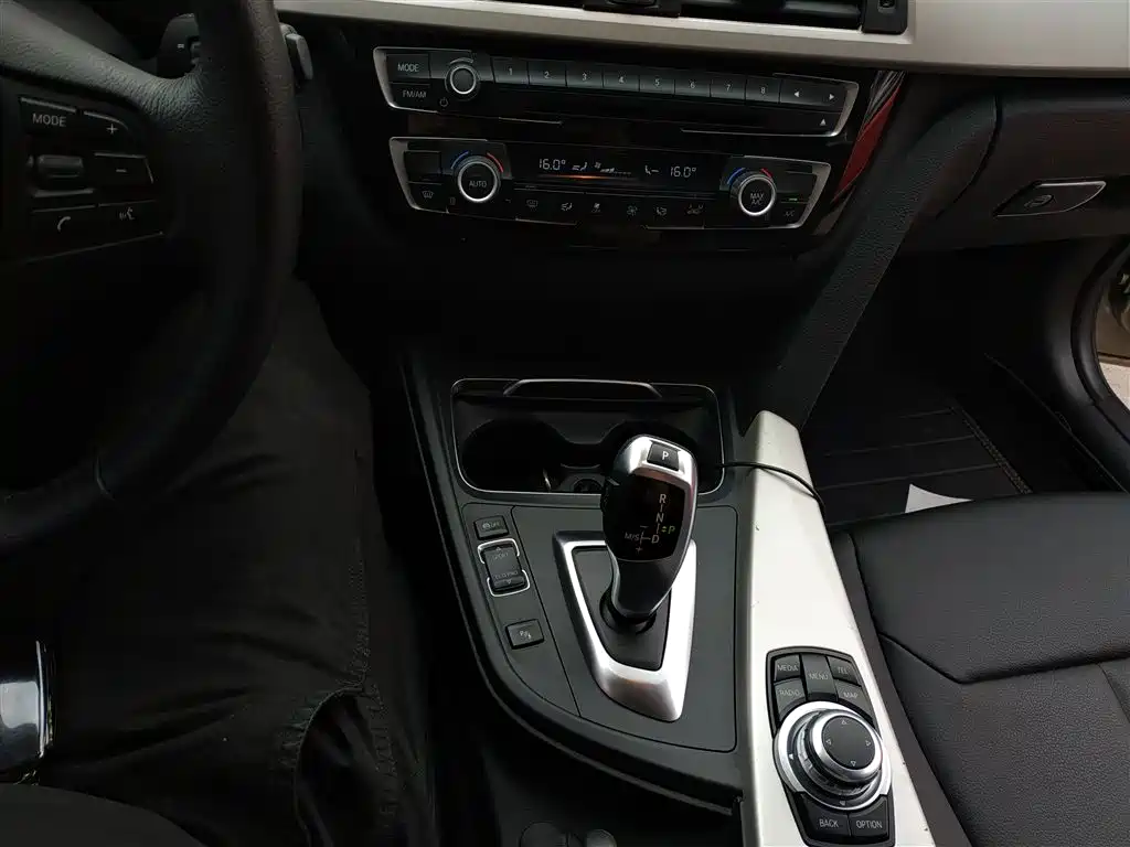 BMW 3 Series 2016 320i Fashion Model фото 14