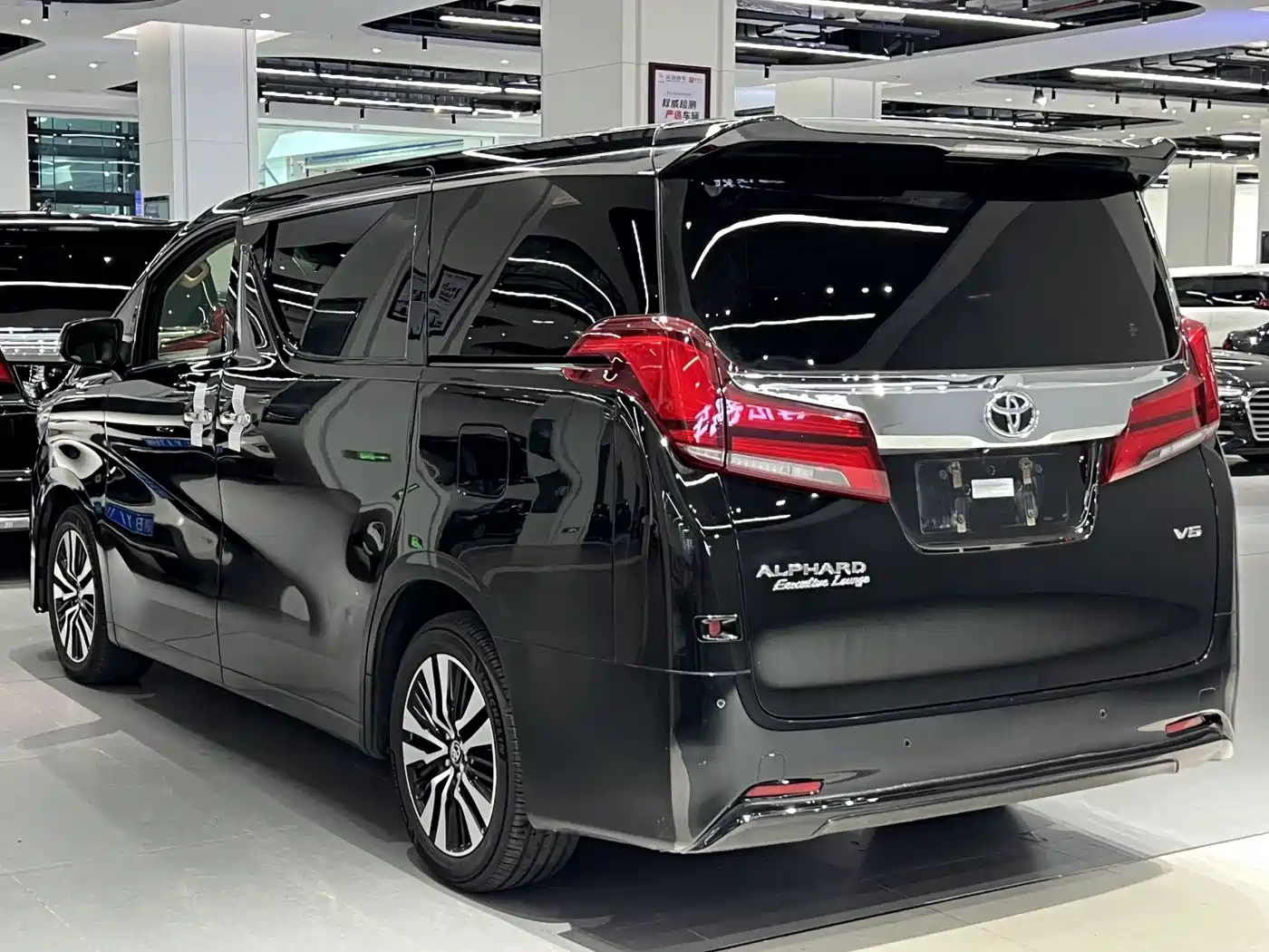Toyota Alphard 2018 Facelift 3.5L Luxury Edition фото 4