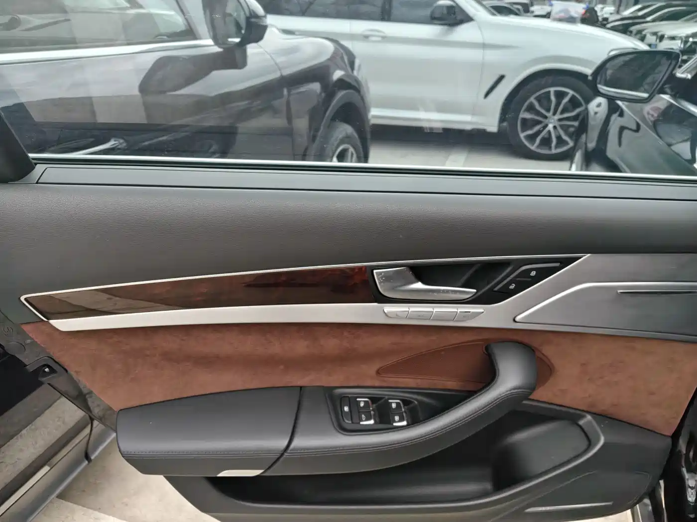 Фото 8 - Audi A8