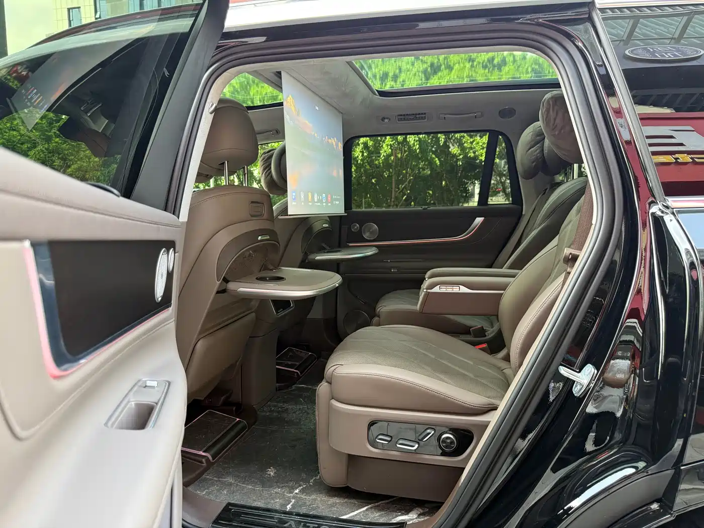 AITO Wenjie AITO M9 2025 Extended Range Ultra 52kWh 6-Seater фото 9