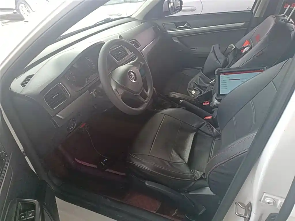 Volkswagen Lavida Tour 2017 1.6L Automatic Trend Edition фото 15