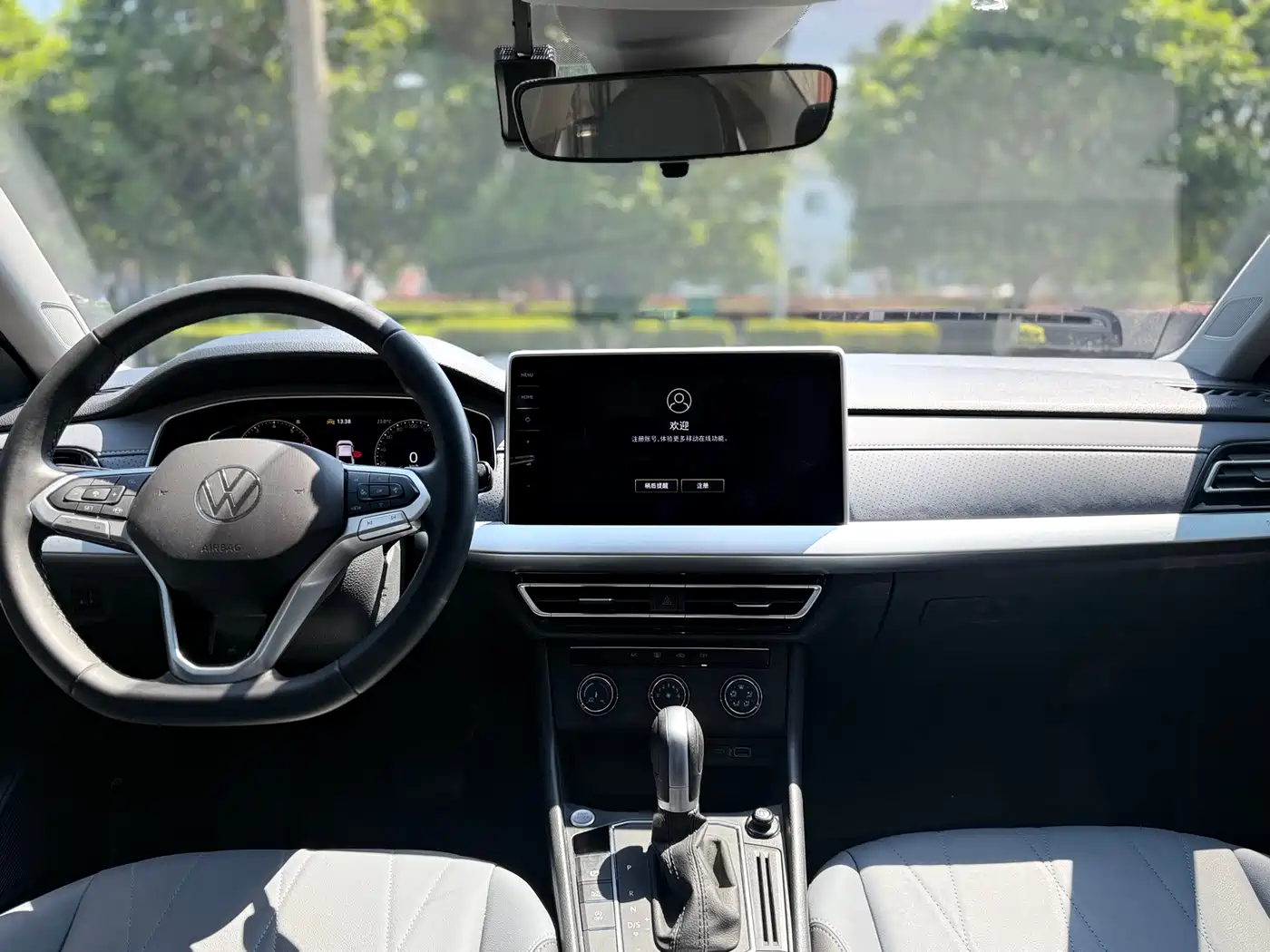 Volkswagen Lavida 2023 Facelift 1.5L Automatic 5 Million Edition фото 12