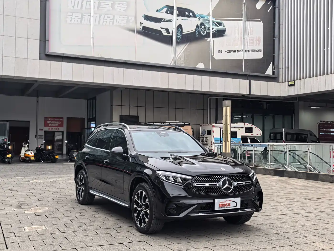 Mercedes-Benz GLC 2023 GLC 260 L 4MATIC Luxury 7-Seater фото 2