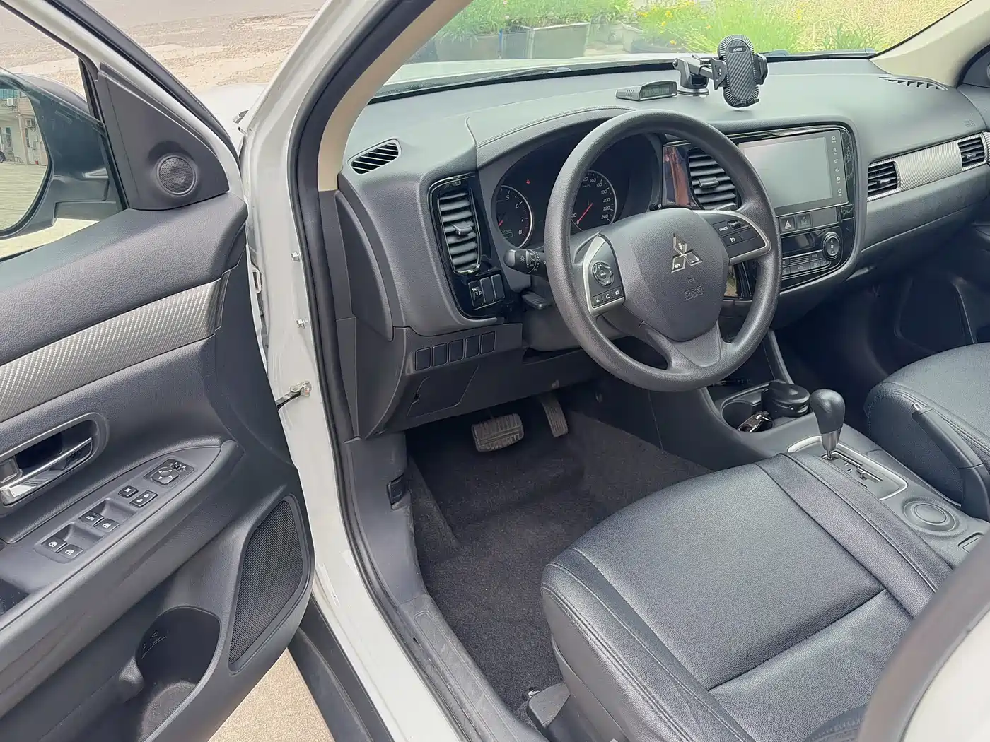 Mitsubishi Outlander 2016 2.0L 2WD Fashion Edition 5-seater фото 5