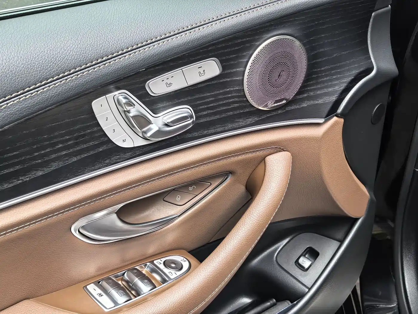 Mercedes-Benz E-Class 2023 E 300 L Sport Luxury фото 6