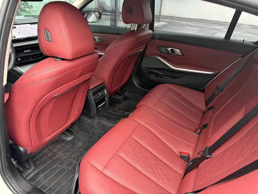 BMW 3 Series 2025 330Li M Sport Night Edition фото 10