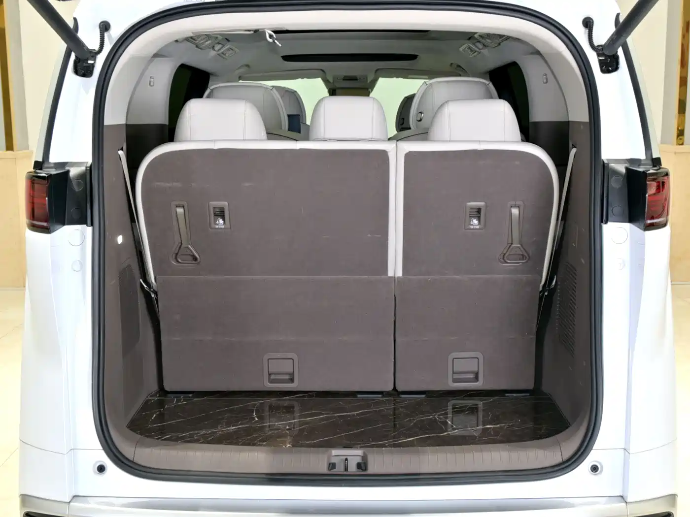 Denza D9 2022 DM-i 970 AWD Flagship фото 27