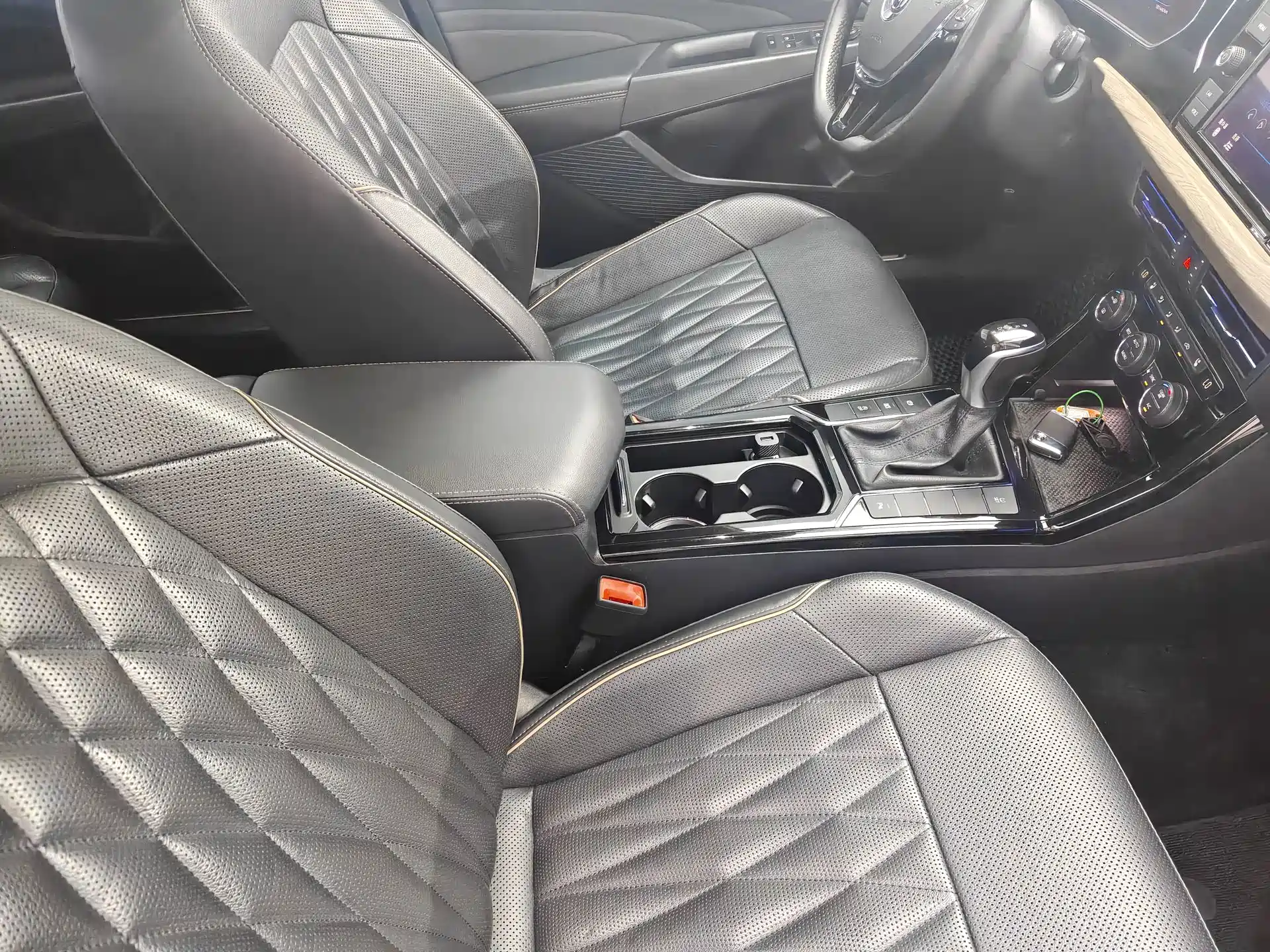 Фото 8 - Volkswagen Passat