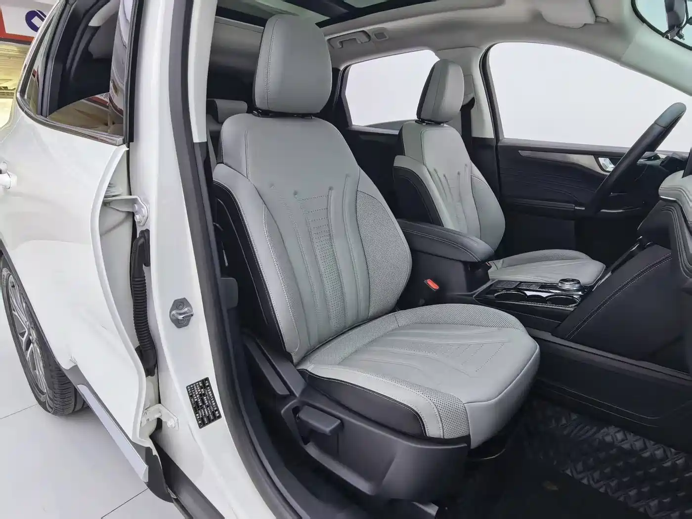 Ford Escape 2023 2020 EcoBoost 245 2WD Premium Edition