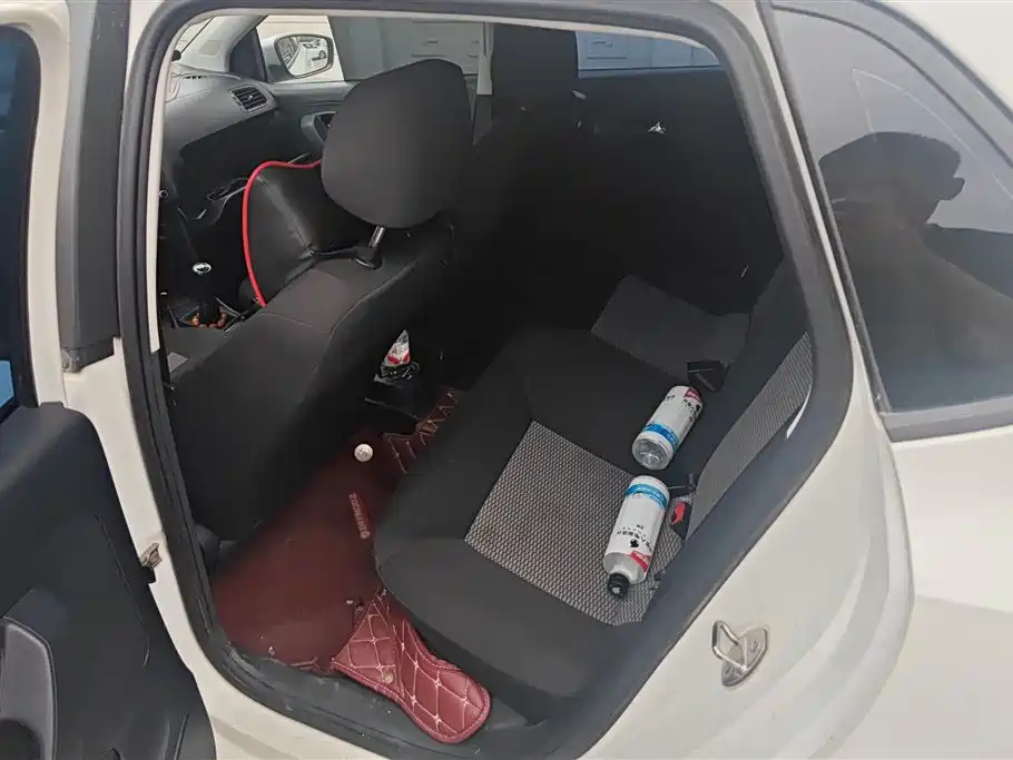 Volkswagen Polo 2013 1.4L Manual Trend Edition фото 11