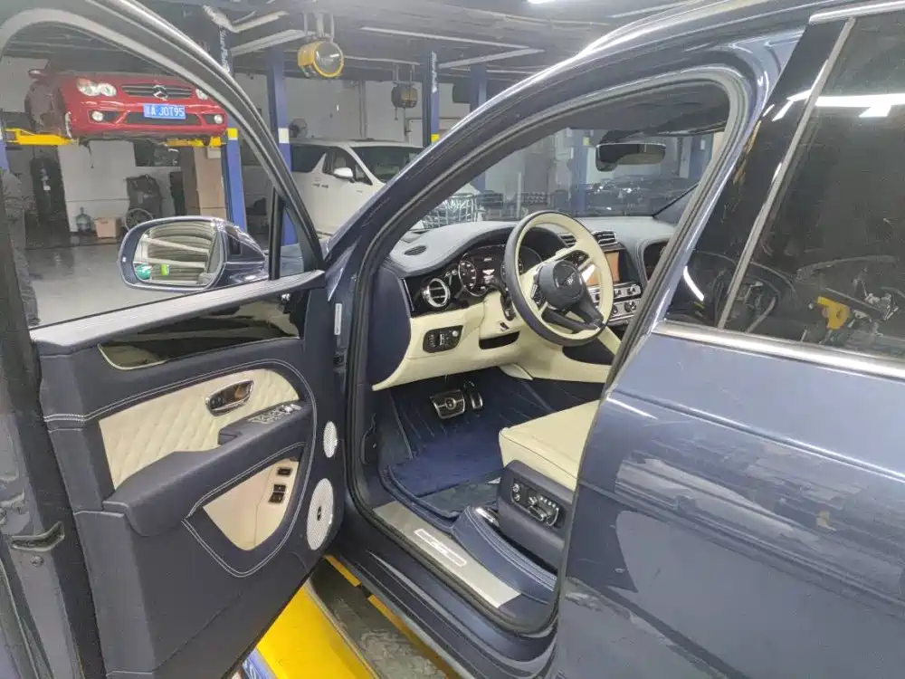 Photo 4 - Bentley Bentayga