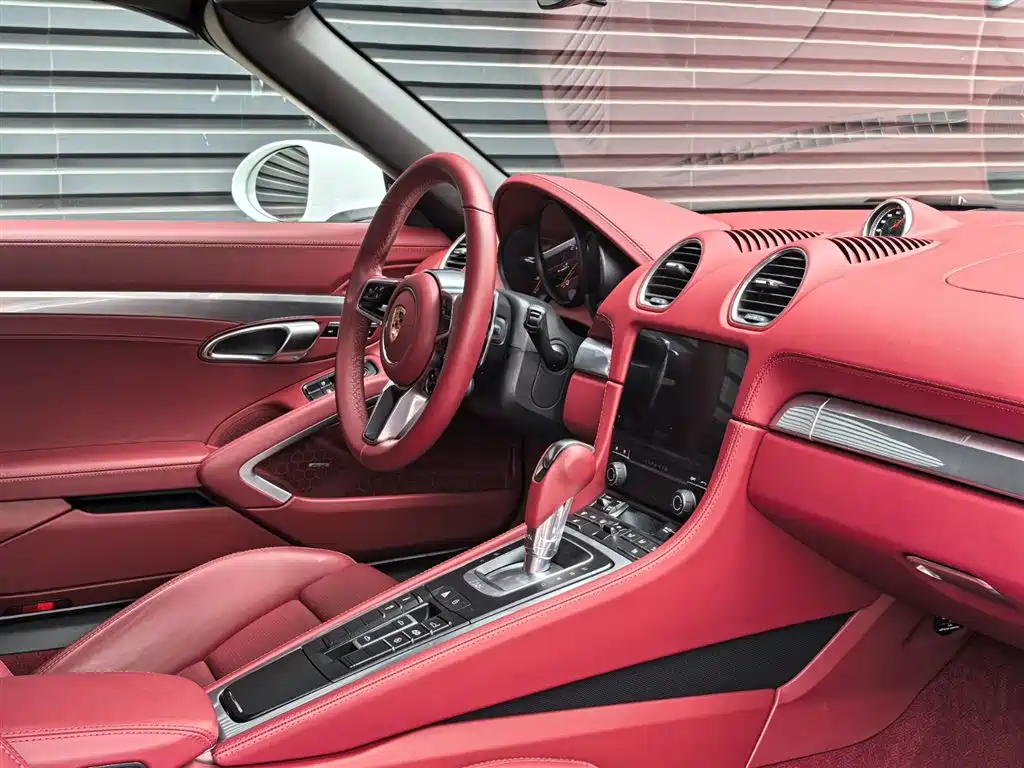 PORSCHE 718